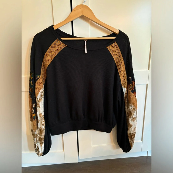 Free People long sleeve raglan top with banded bottom size small in black - Picture 2 of 6